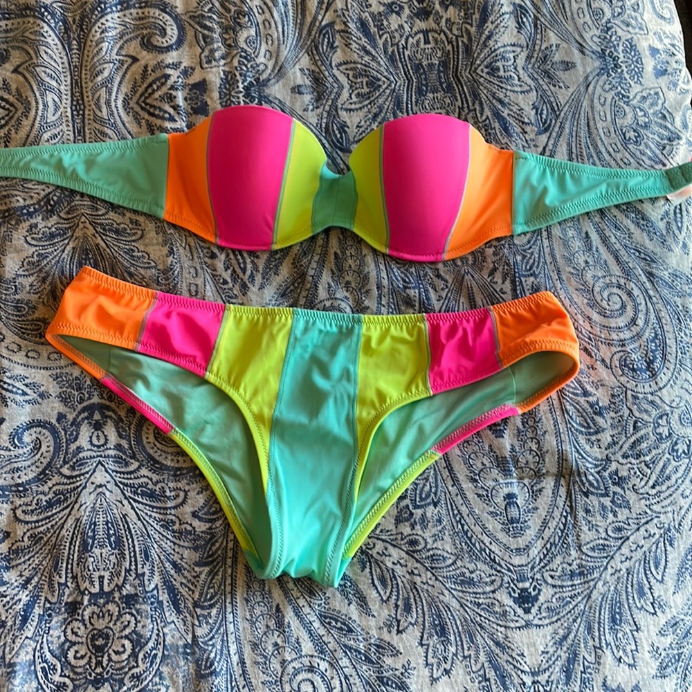 Victoria's Secret Bikini! So cute and in great condition!!
